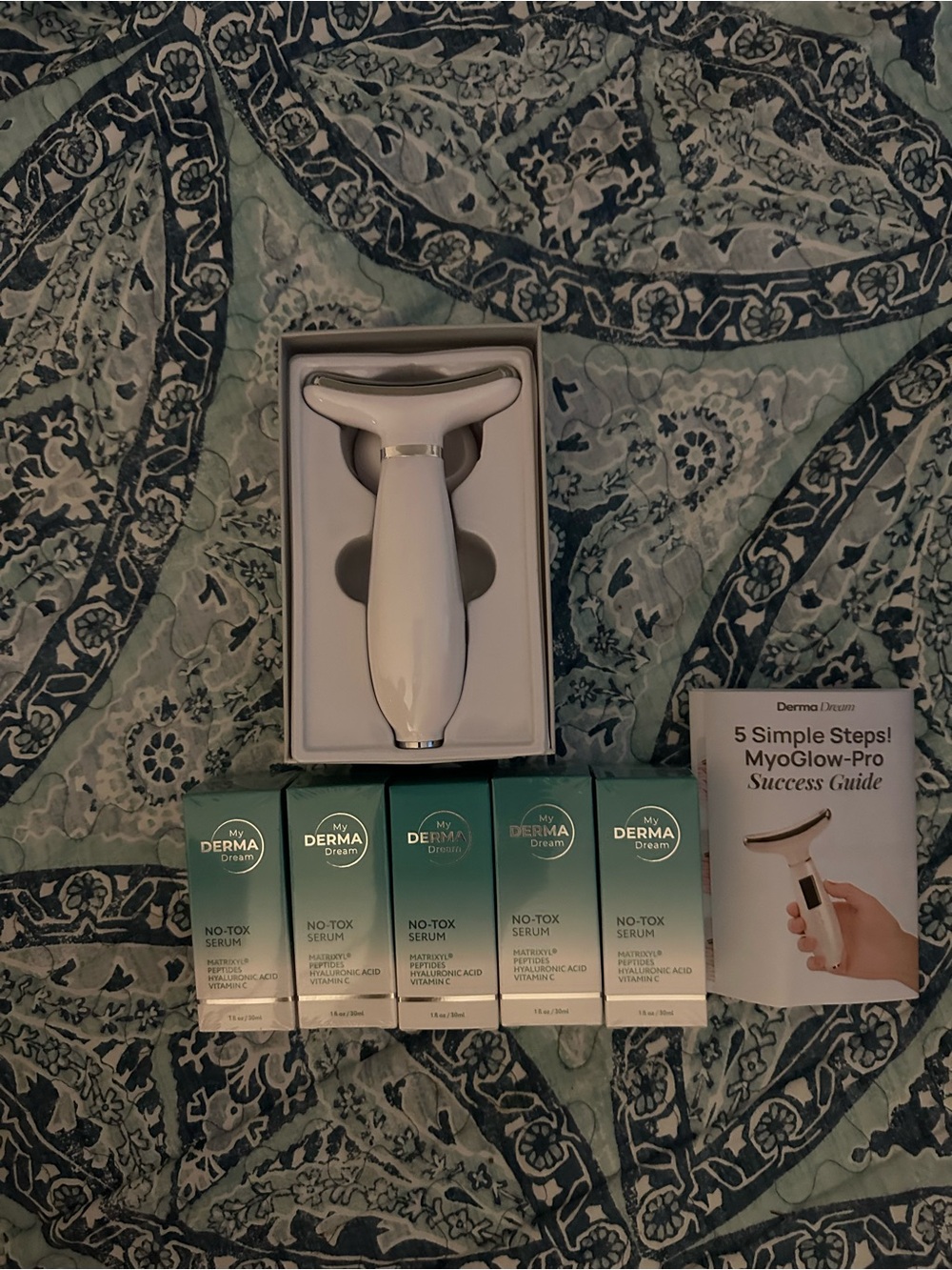 MyoGlow-Pro Facial Device with 5 No-Tox Serums - BRAND NEW * NEVER USED!